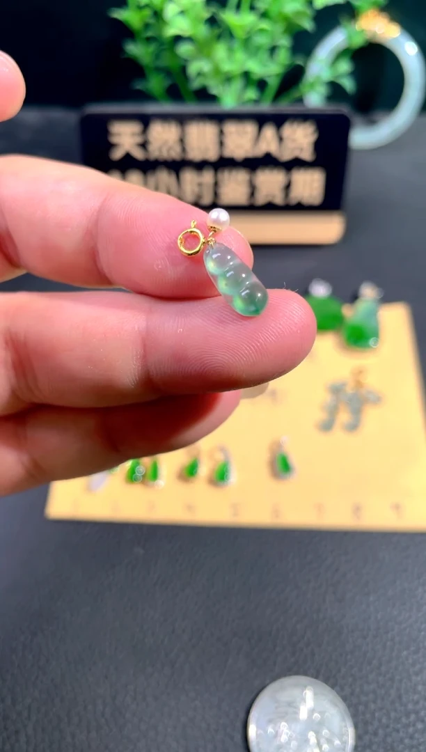 颈饰18K金镶嵌翡翠翡翠