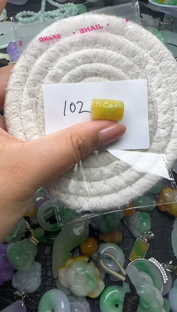 颈饰未镶嵌翡翠缅甸翡翠吊坠