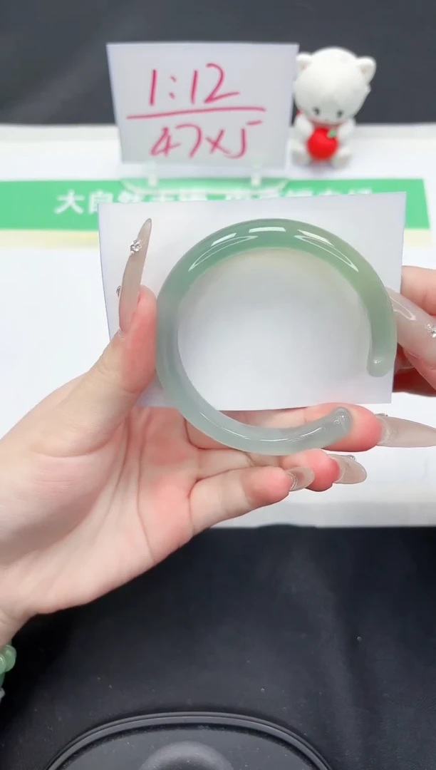 【闪购商品】石英质玉手镯未镶嵌85-54.6