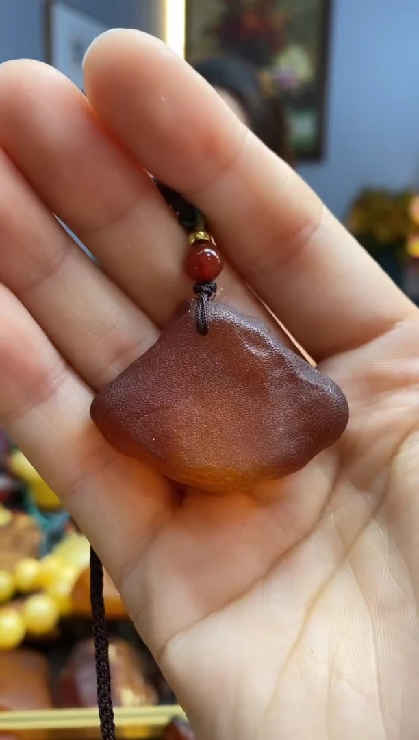 未镶嵌颈饰琥珀吊坠