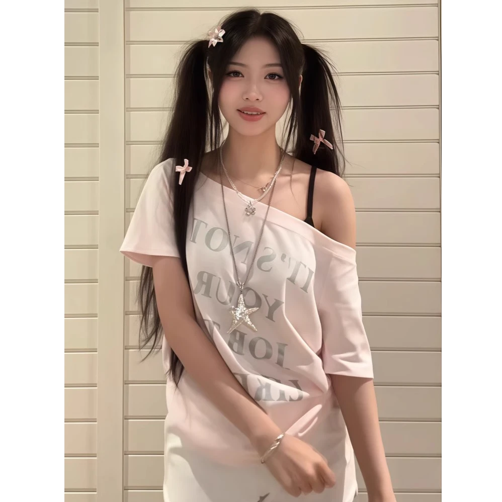Notdefine纯欲风粉色斜肩短袖T恤女夏季字母印花显瘦宽松露肩上衣