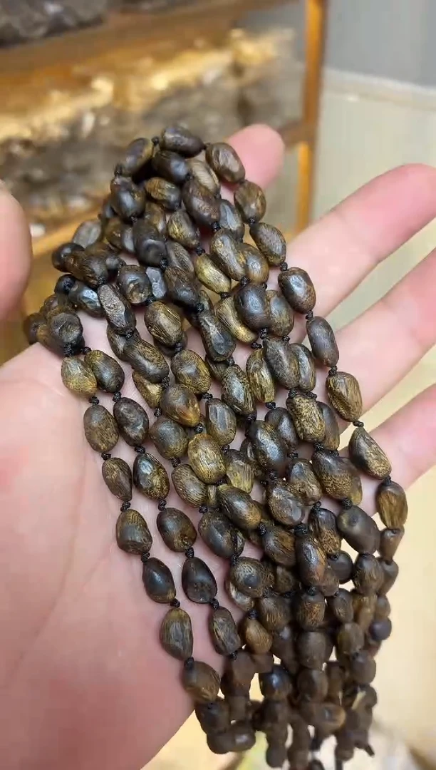 沉香手串 海南红金猊随型长串沉水留疤多样性发其一