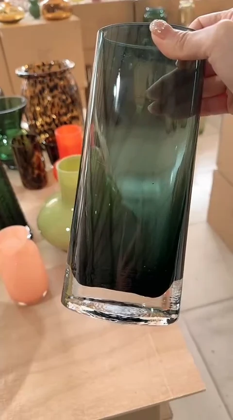 【闪购商品】玻璃墨绿扁瓶