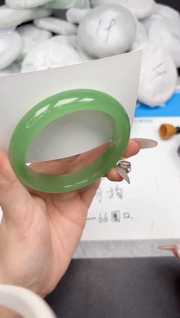 未镶嵌手镯石英质玉242-64