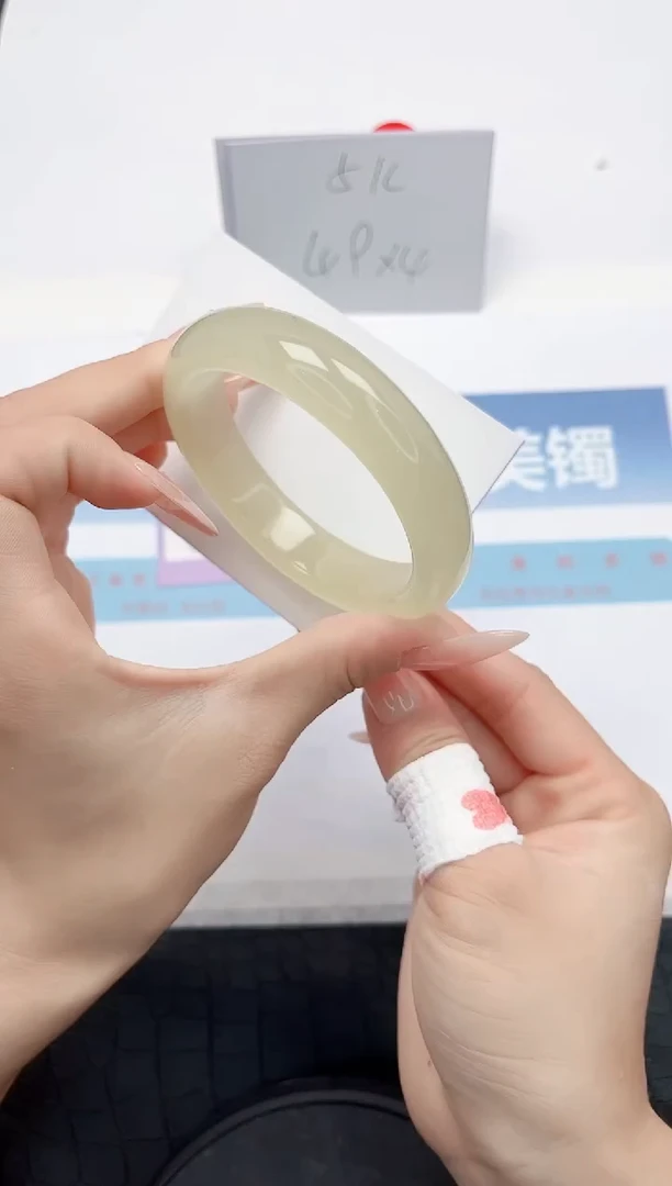 【闪购商品】石英质玉手镯未镶嵌L42-56.4