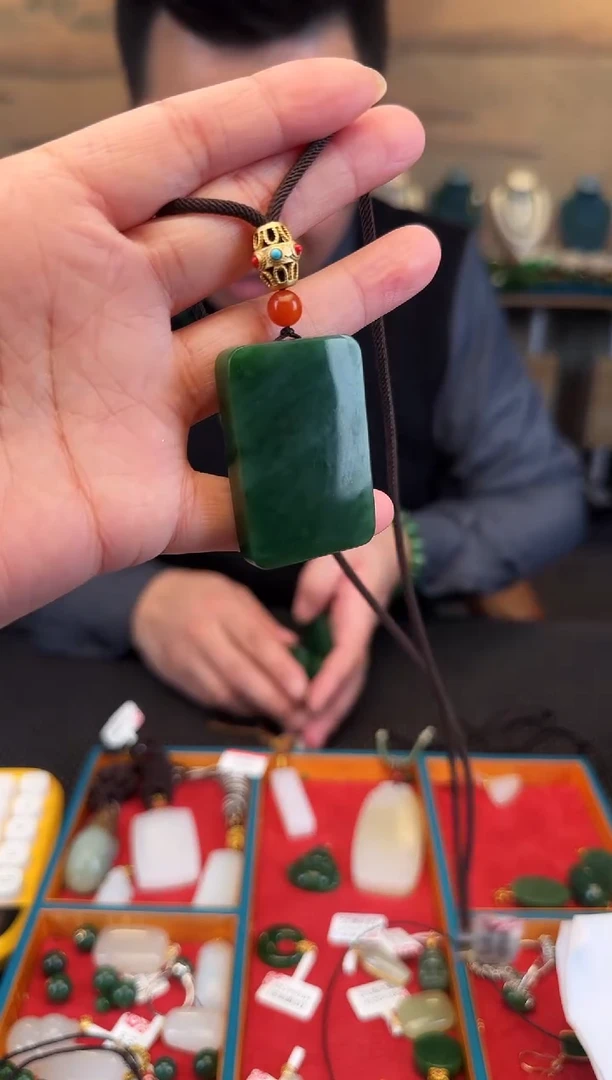 颈饰未镶嵌和田玉无事牌