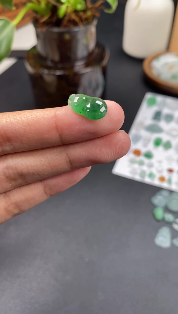 翡翠未镶嵌颈饰翡翠冰种福瓜