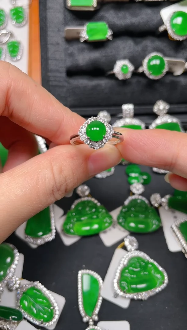 银S925镶嵌戒指翡翠不*?翡翠9685