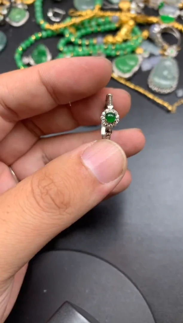 颈饰18K金镶嵌翡翠小*悦蒲喜商品不退不换