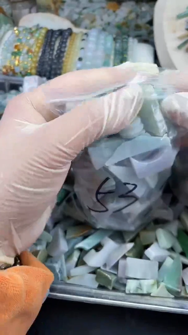 【闪购商品】翡翠颈饰未镶嵌天然翡翠中号500克53