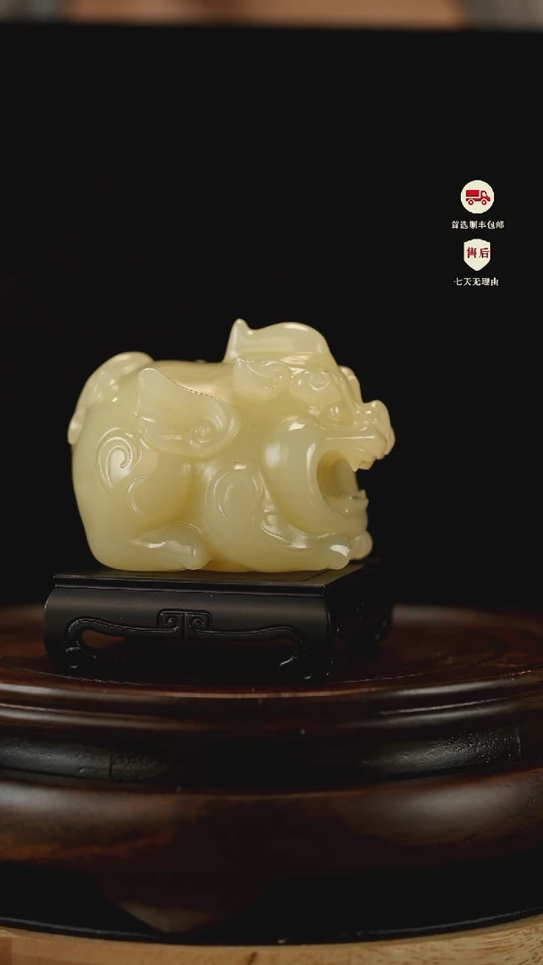 云南石竹叶青雕刻：貔貅纳福摆件