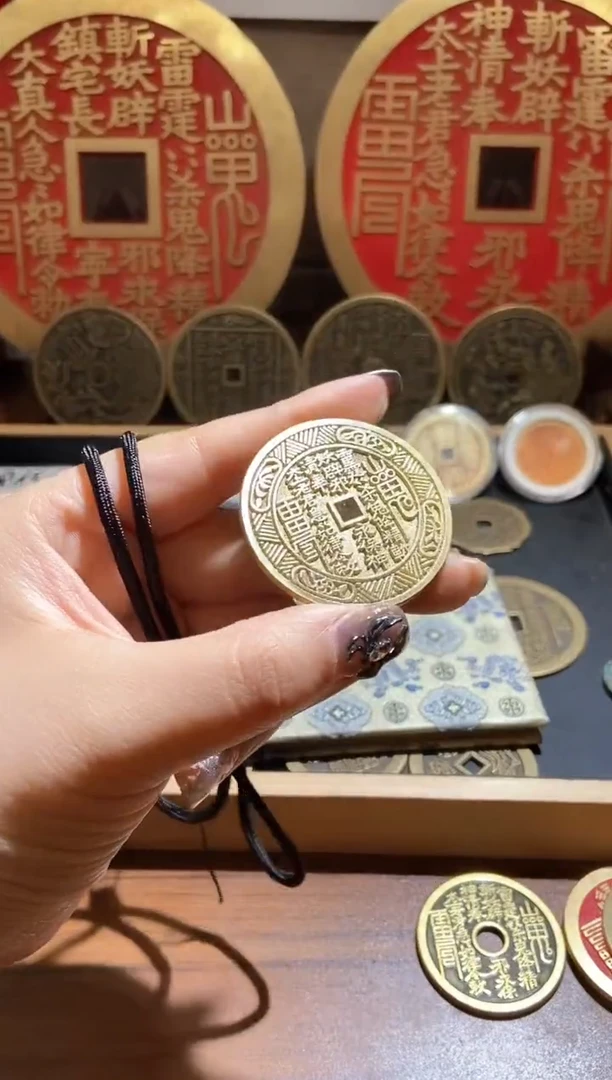 【闪购商品】铜原铜光现代翻砂铜工艺品+脖挂1条