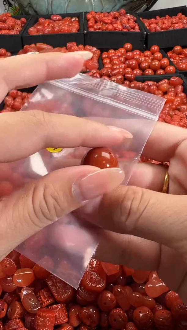 颈饰未镶嵌南红玛瑙1