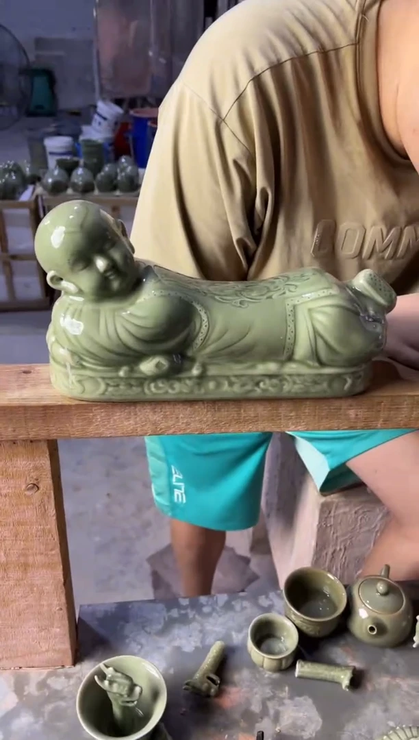 耀州窑青瓷娃娃枕