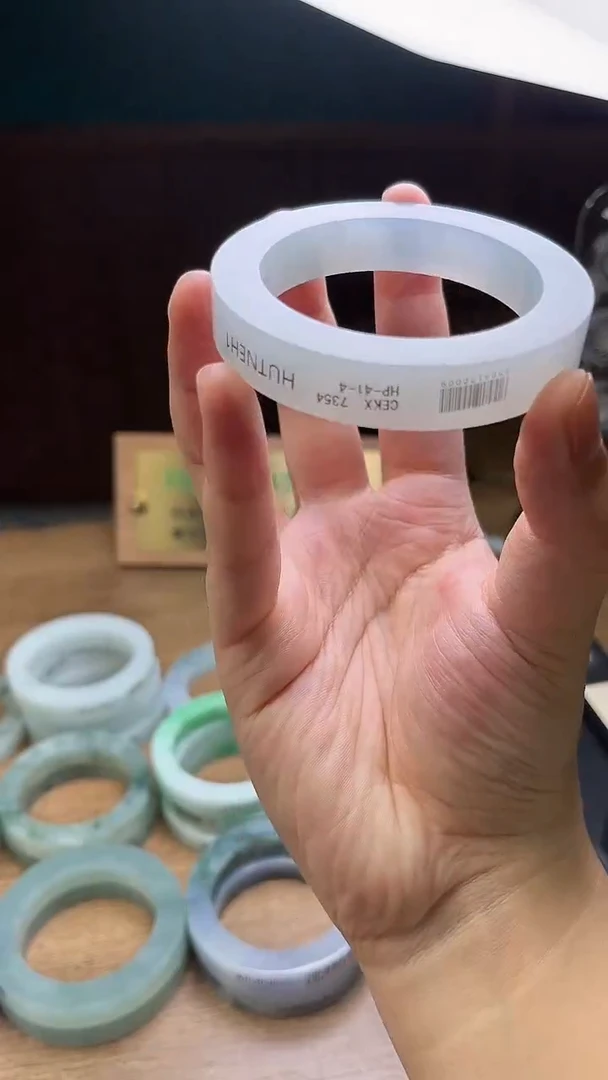 未镶嵌手镯定制翡翠芒****）定制