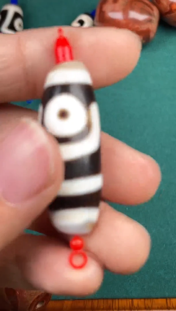 玛瑙/玉髓裸珠37*13 行运二眼图腾天珠