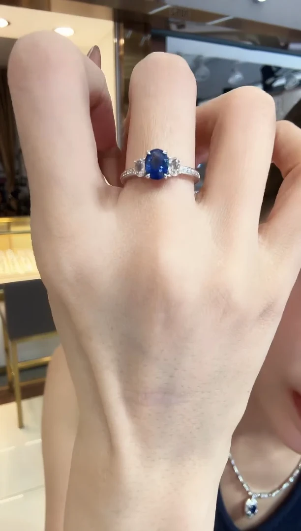 戒指蓝宝石18K金镶嵌1.32ct