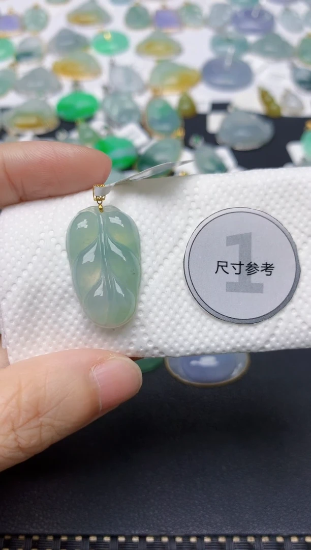 翡翠18K金镶嵌颈饰天然缅甸A货翡翠
