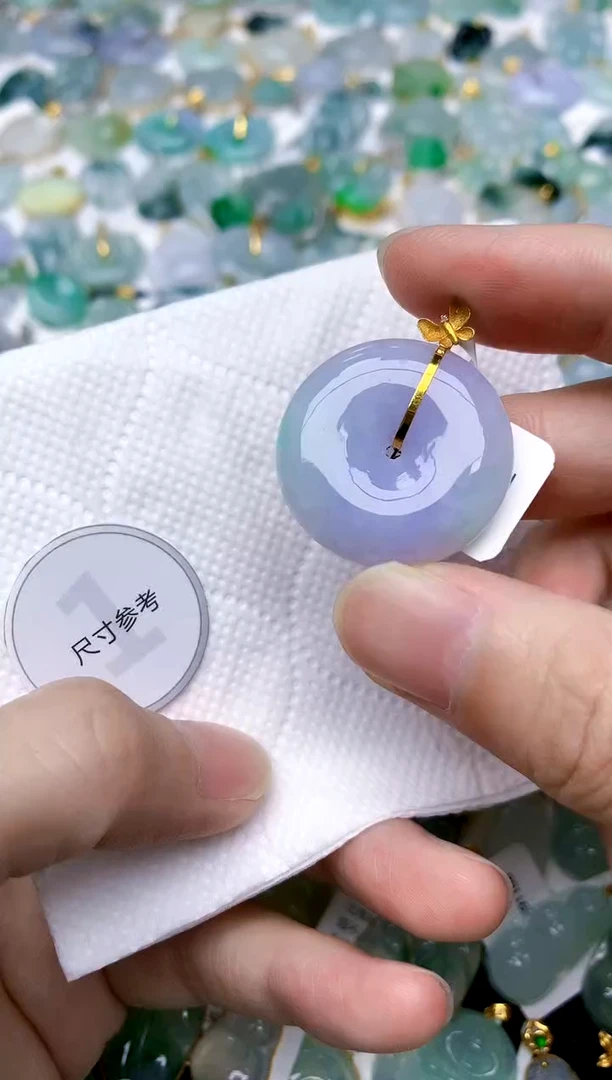 颈饰18K金镶嵌翡翠天然A货翡翠