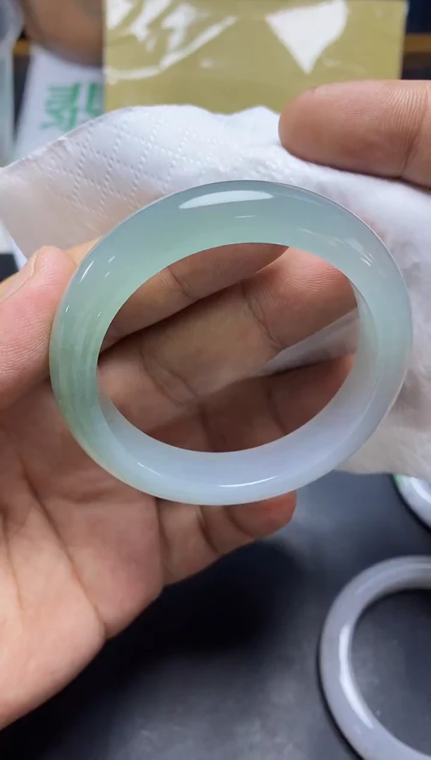 未镶嵌手镯翡翠手镯