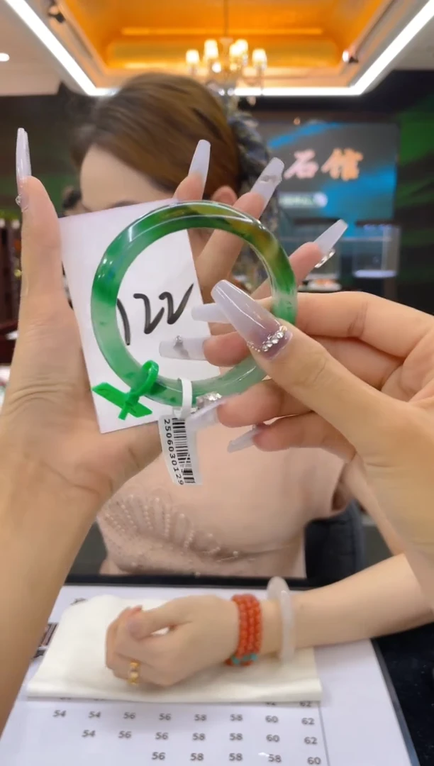 石英质玉（非洲翠）手镯未镶嵌天然冰飘花