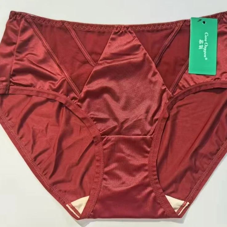 69113轻奢缎面内裤