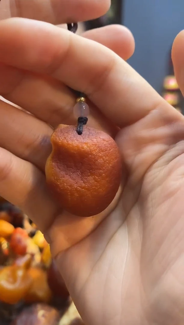 未镶嵌颈饰琥珀吊坠