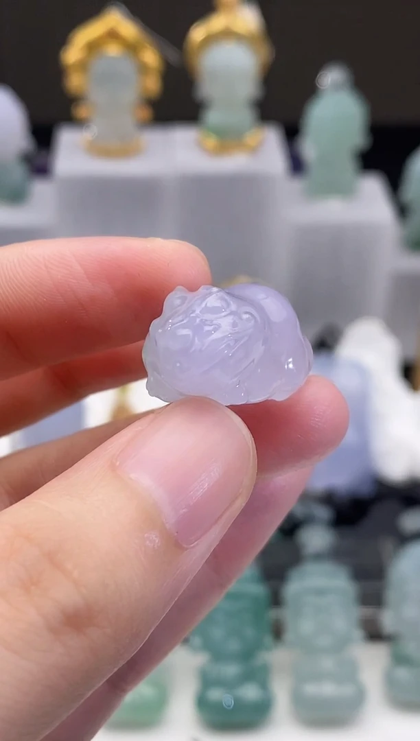翡翠未镶嵌颈饰貔貅