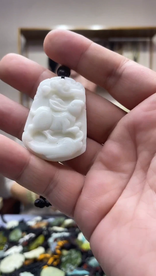 未镶嵌岫玉吊坠·