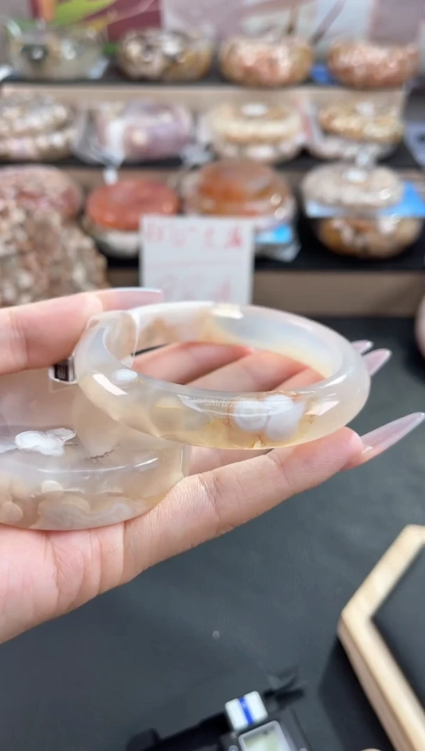 未镶嵌手镯石英质玉59