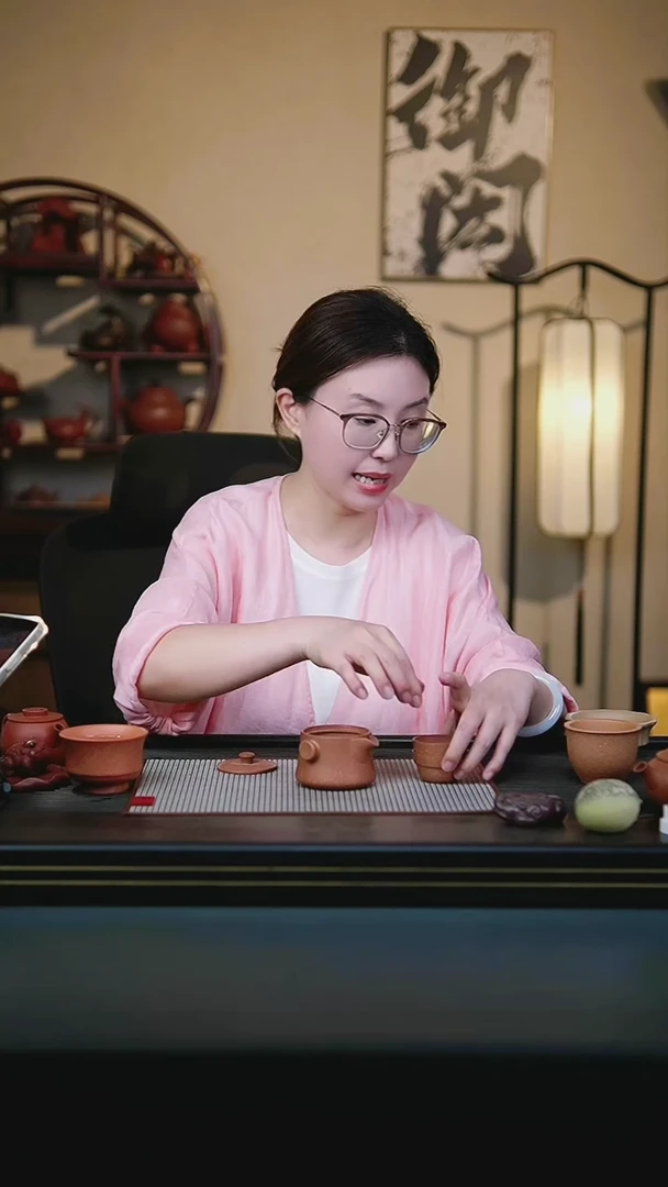 茶壶紫砂微瑕五彩降手抓壶旅行套装