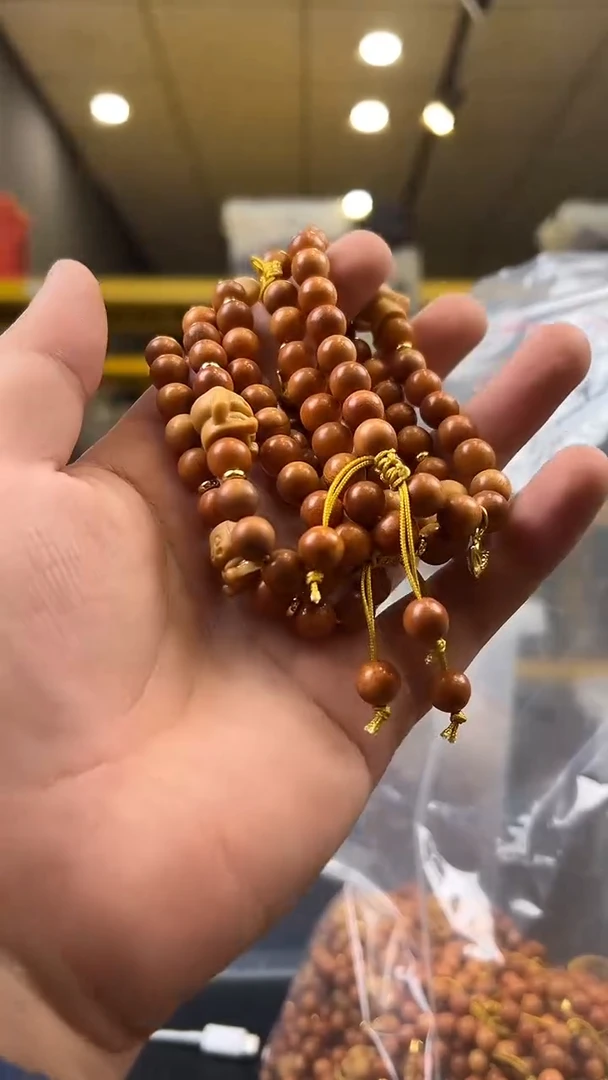 【闪购商品】檀香木手串/手链BBT手串带配饰 多样性发其一