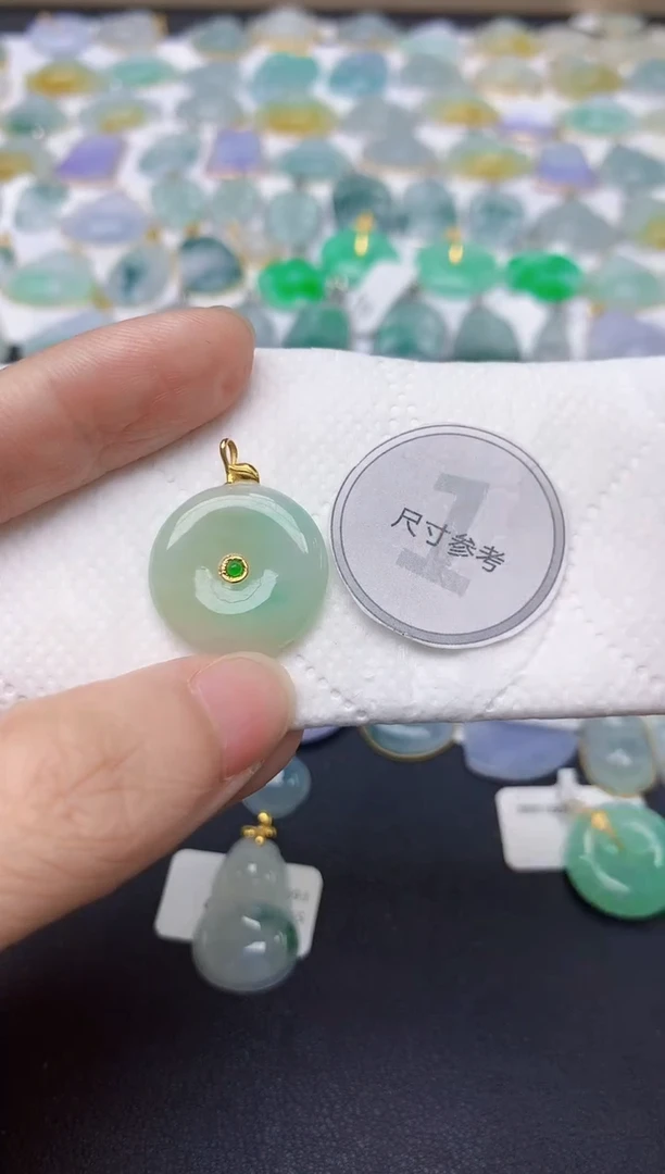 翡翠18K金镶嵌颈饰天然缅甸A货翡翠