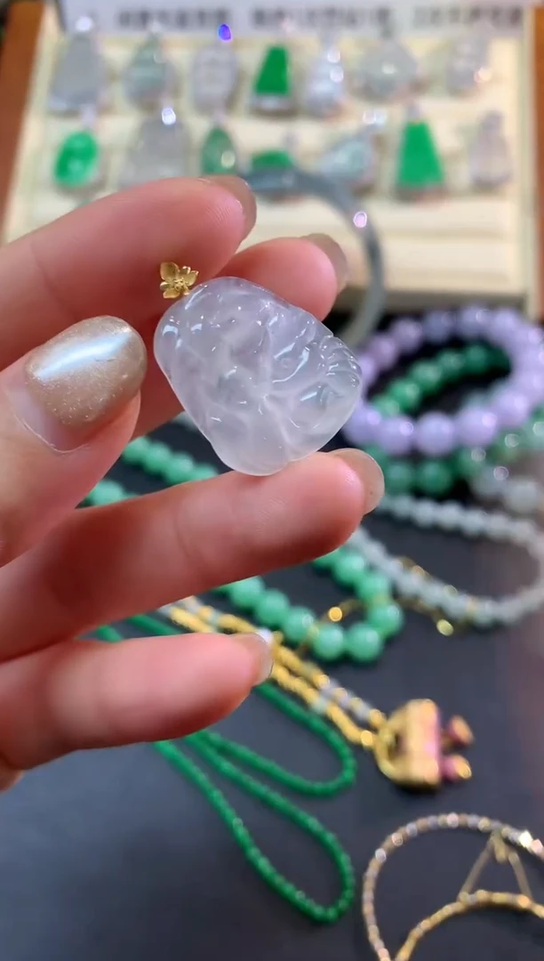 吊坠(不含链)18K金镶嵌翡翠吊坠|550+27