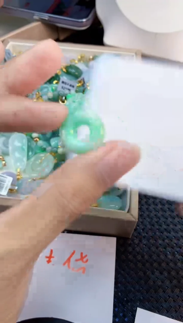 翡翠未镶嵌颈饰       1       1