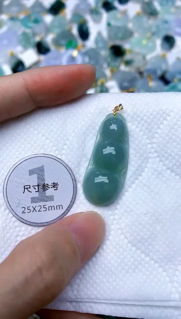 颈饰18K金镶嵌翡翠天然A货翡翠
