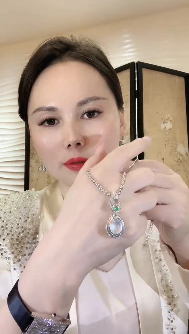 【闪购商品】翡翠吊坠(不含链)18K金镶嵌W83 