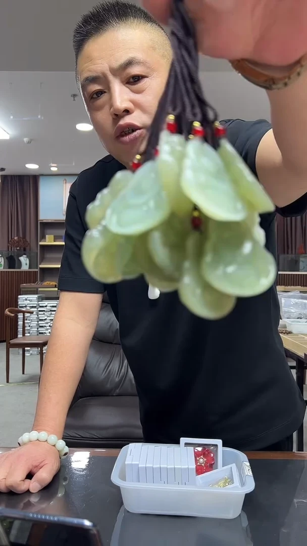 未镶嵌蛇纹石玉挂件佛公-多样性发货其中发一