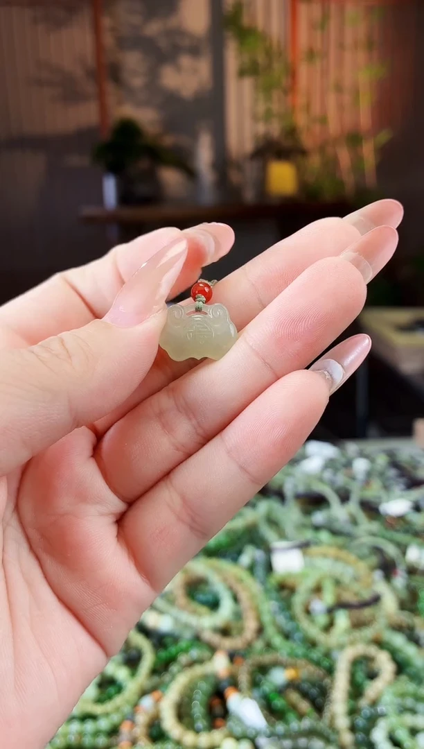 和田玉未镶嵌颈饰拍一发一