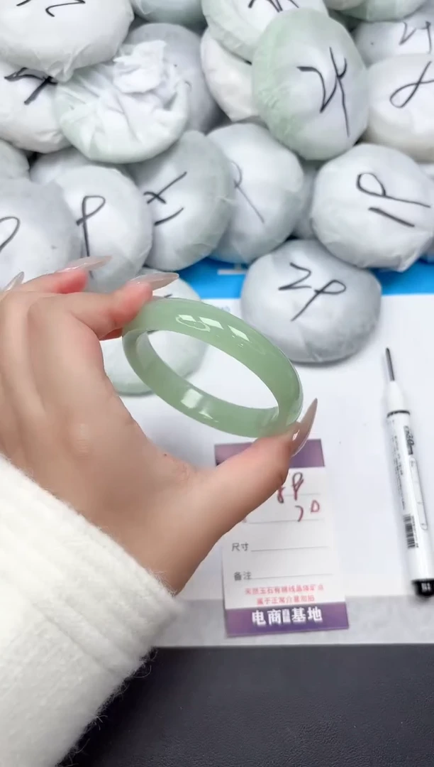 未镶嵌手镯石英质玉88-62.4