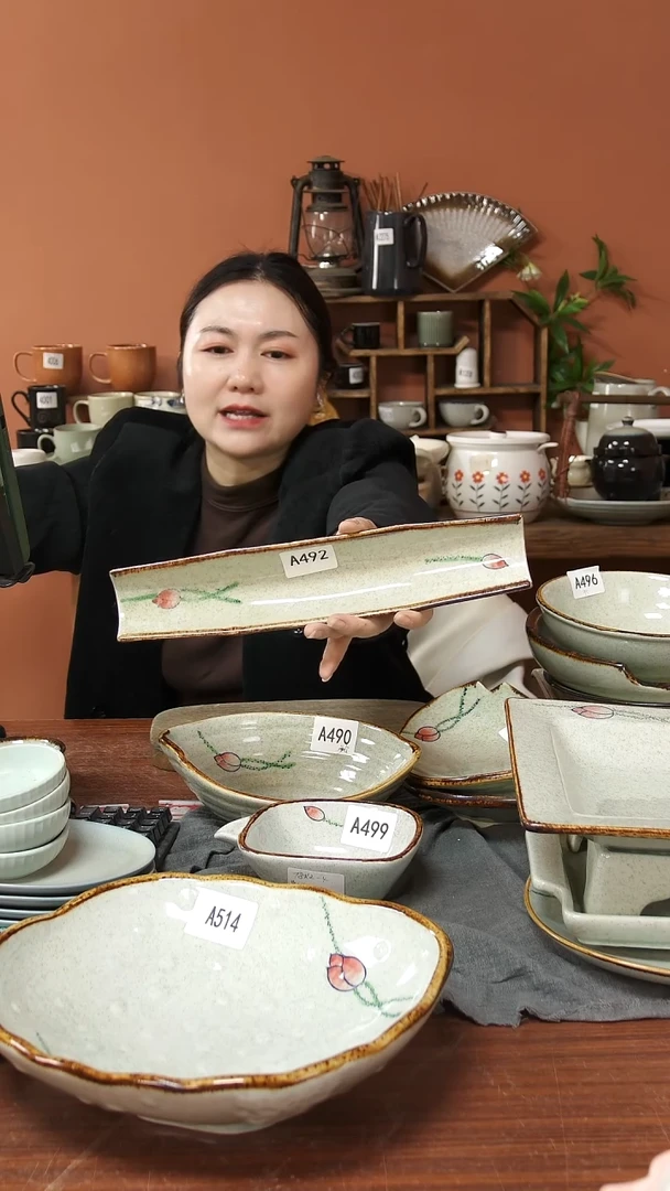 陶瓷A492 一只陶瓷荷花30.5CM长条凹盘可能微瑕
