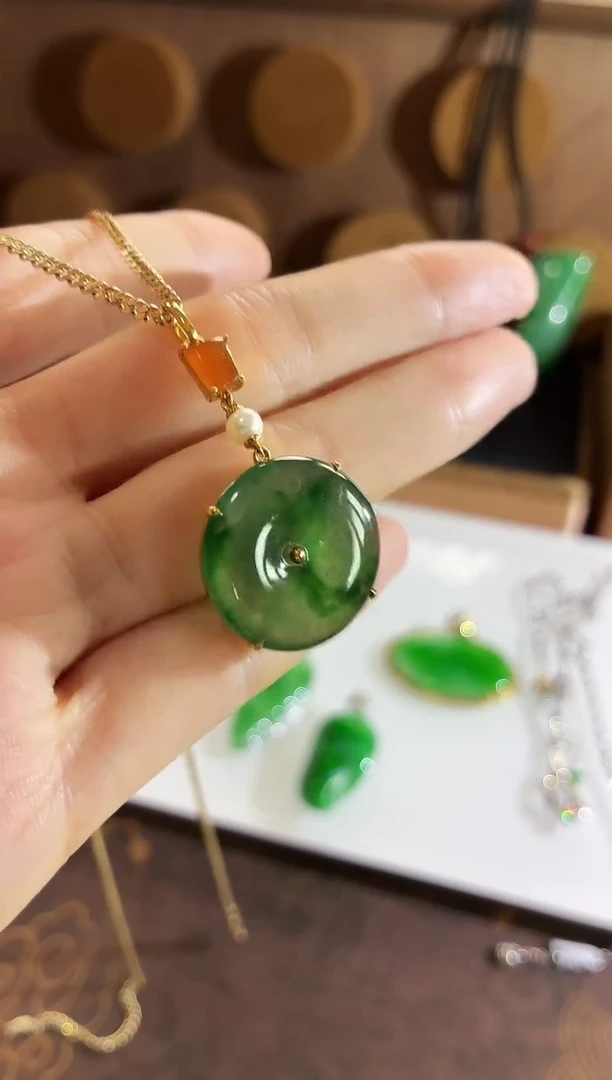 吊坠(不含链)18K金镶嵌翡翠吊坠