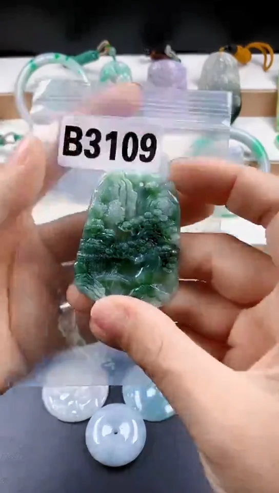 颈饰未镶嵌翡翠天然翡翠吊坠挂件