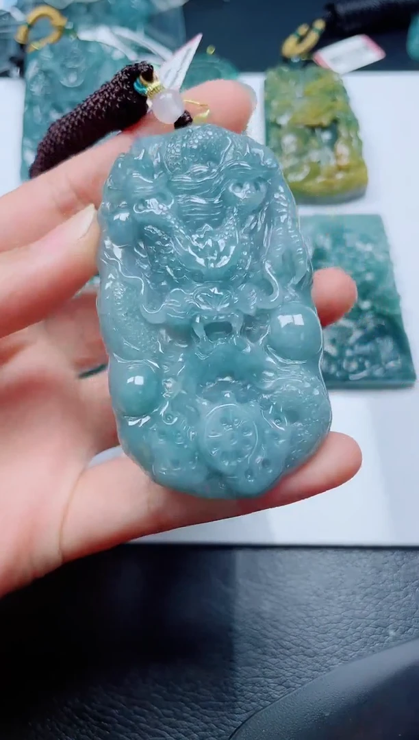 翡翠未镶嵌颈饰