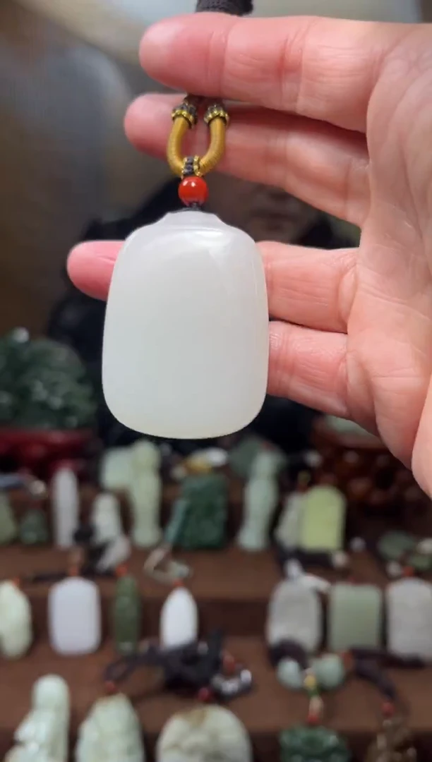 颈饰未镶嵌和田玉.