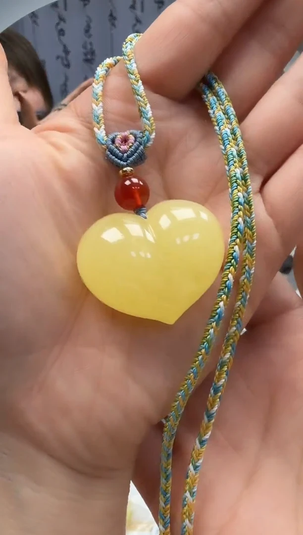 裸石琥珀未镶嵌如图