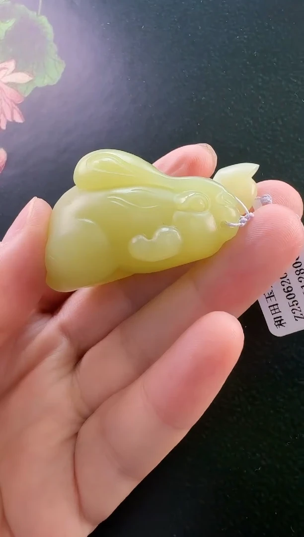 和田玉未镶嵌颈饰吊坠