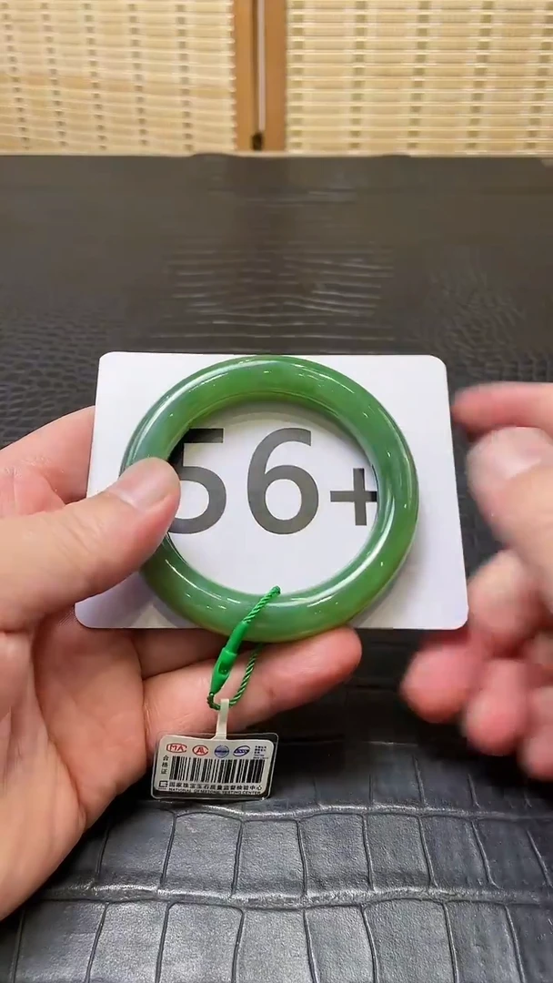 和田玉（碧玉）手镯未镶嵌一个