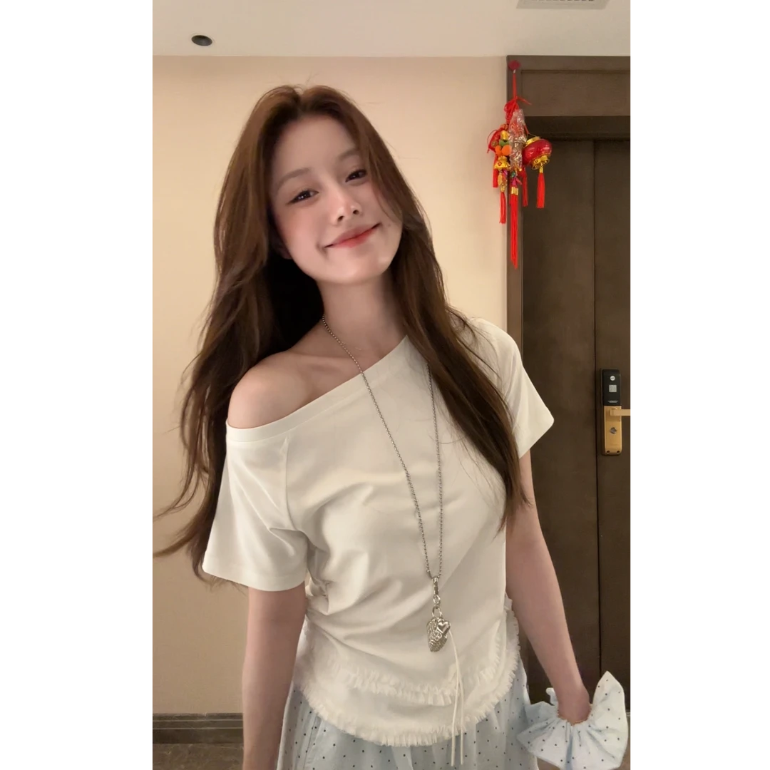 【少女心事】2025新款显瘦短款夏季白色气质修身露肩上衣