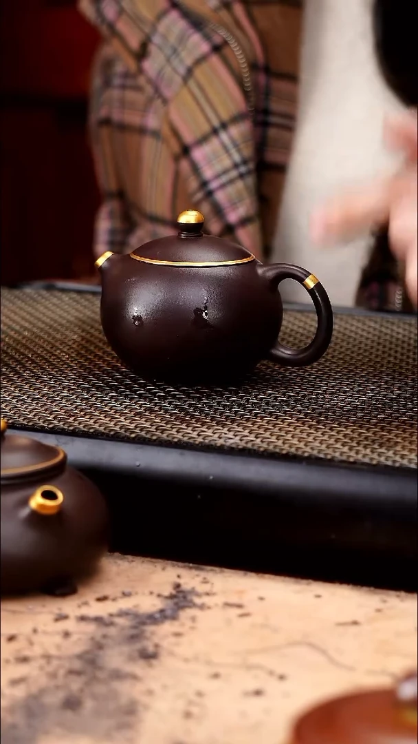 茶壶紫砂四号井茄皮紫泥描金小西施130cc